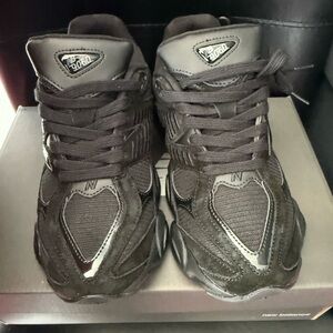 New Balance Men's Dark Gray Sneakers